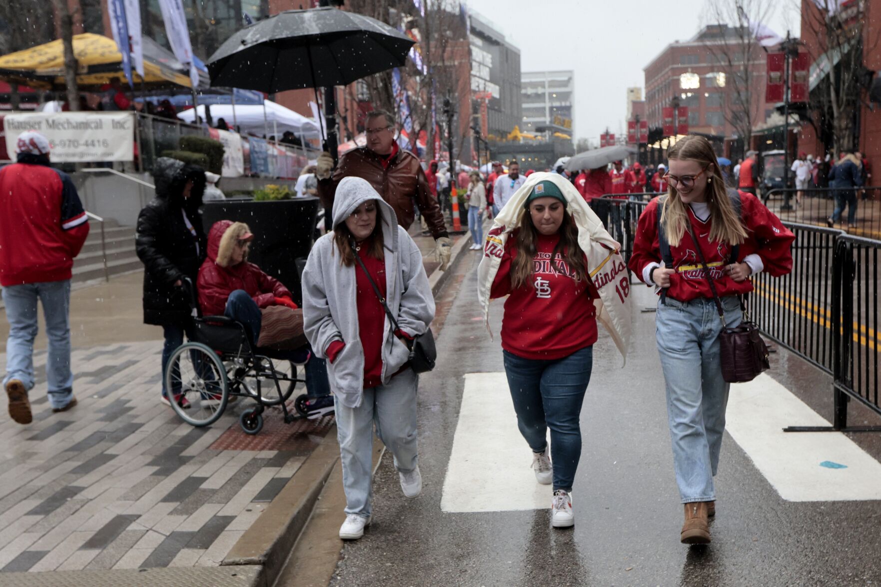 Fans rally for Cardinals' opening day